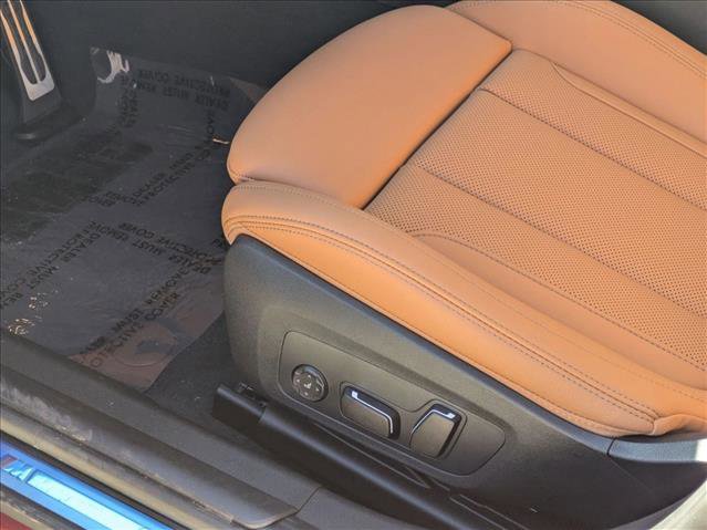Used 2026 BMW 330i Sedan w/ M Sport Package image 4