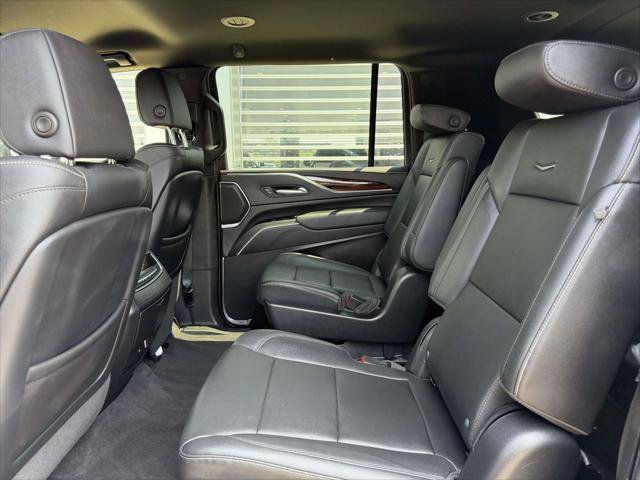 Used 2023 Cadillac Escalade ESV Luxury AWD/4WD image 15