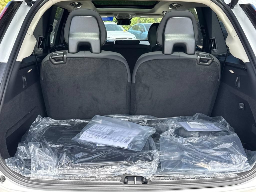 New 2026 Volvo XC90 T8 Plus w/ Protection Package AWD/4WD image 5