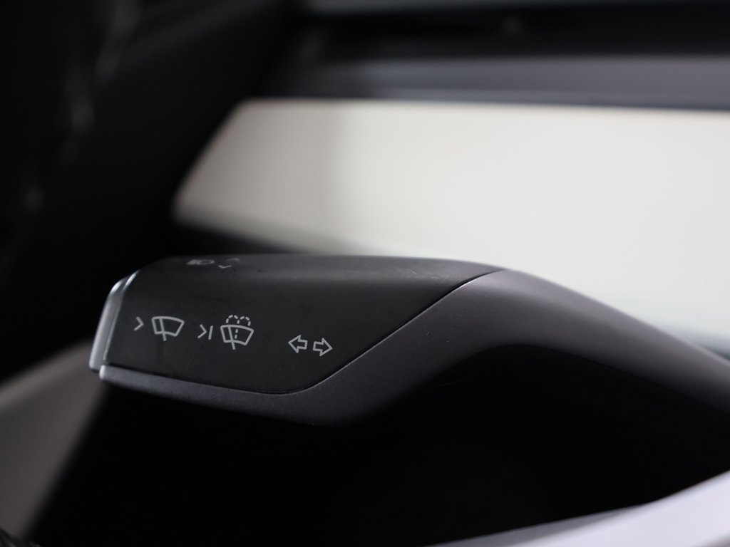 Used 2022 Tesla Model Y Long Range image 35