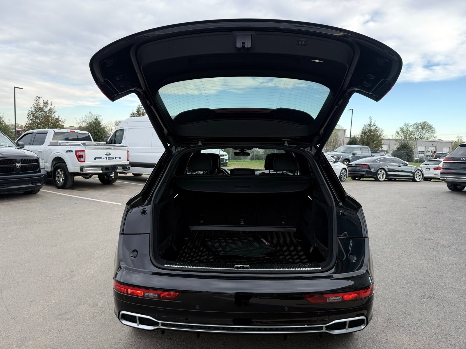 Used 2018 Audi SQ5 Premium Plus w/ Navigation Package AWD/4WD image 64