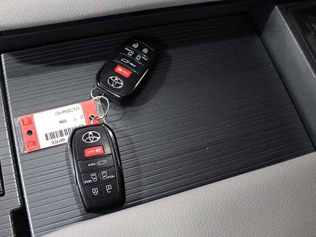 Certified 2026 Toyota Sienna XLE FWD image 19