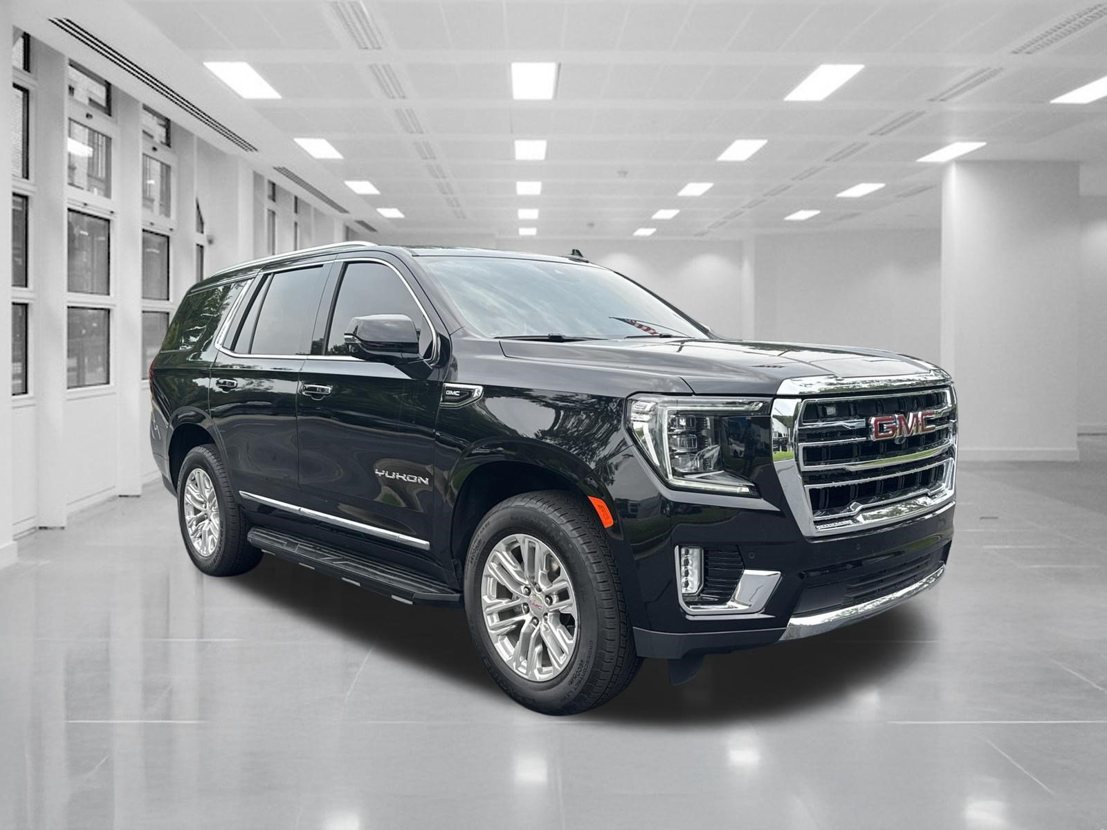 Used 2024 GMC Yukon SLT w/ SLT Premium Package AWD/4WD image 3