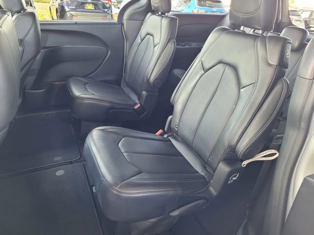 Used 2025 Chrysler Pacifica Select FWD image 17