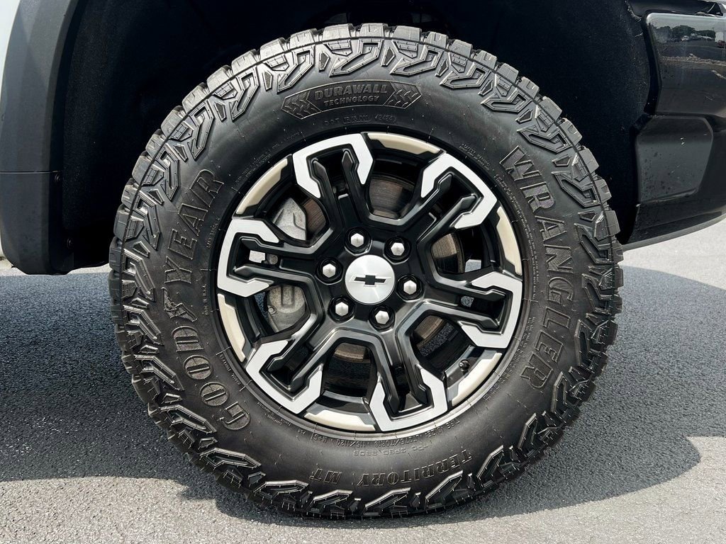 Used 2024 Chevrolet Silverado 1500 ZR2 w/ Technology Package image 18