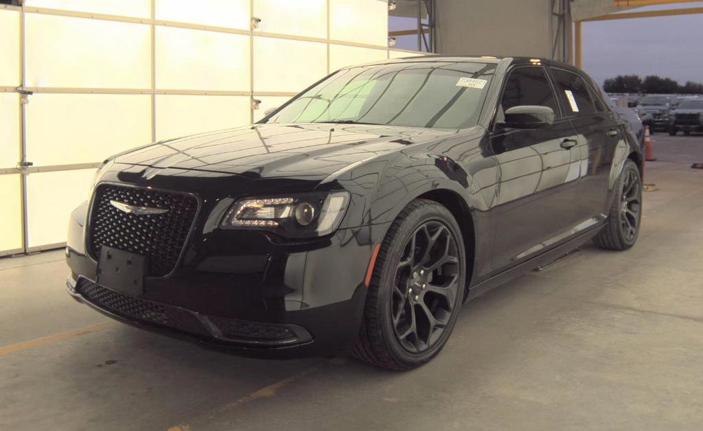 Used 2019 Chrysler 300 Touring w/ Sport Appearance Package RWD image 4