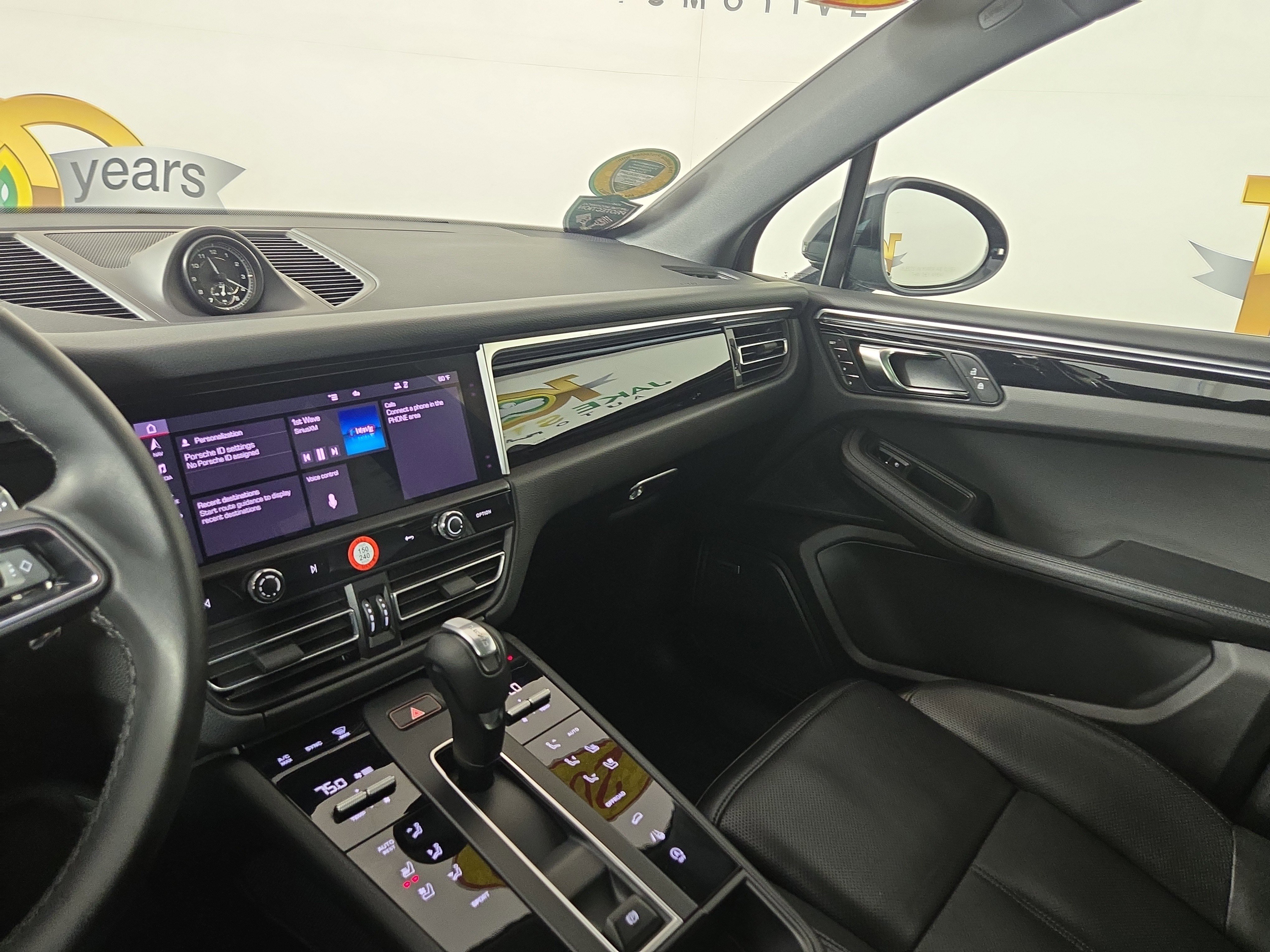 Used 2022 Porsche Macan image 25