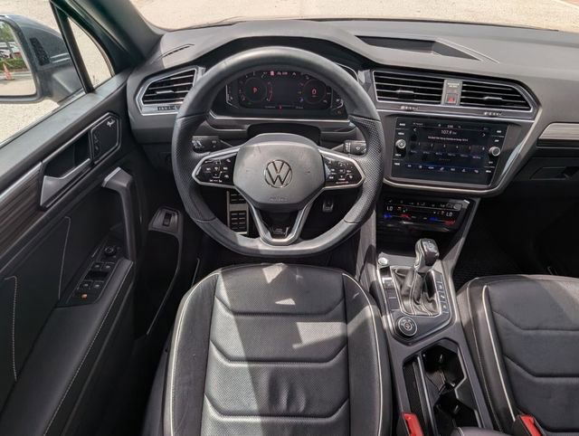 Certified 2022 Volkswagen Tiguan SEL R-Line image 19