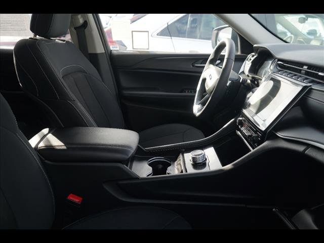 Used 2024 Jeep Grand Cherokee Laredo X w/ Trailer Tow Package image 17