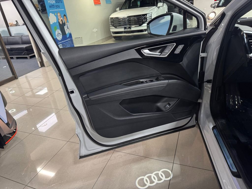 Used 2022 Audi Q4 e-tron Prestige image 11