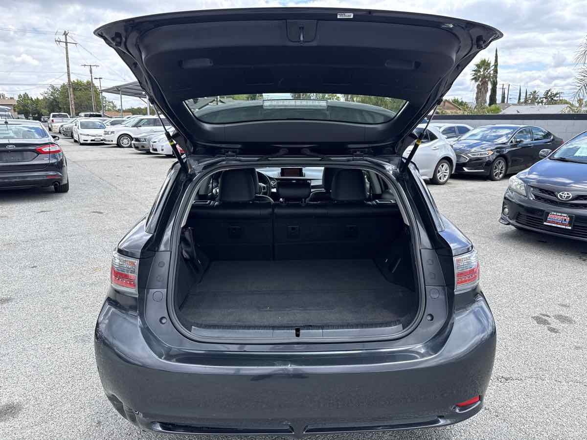 Used 2011 Lexus CT 200h Premium w/ Leather Pkg FWD image 13