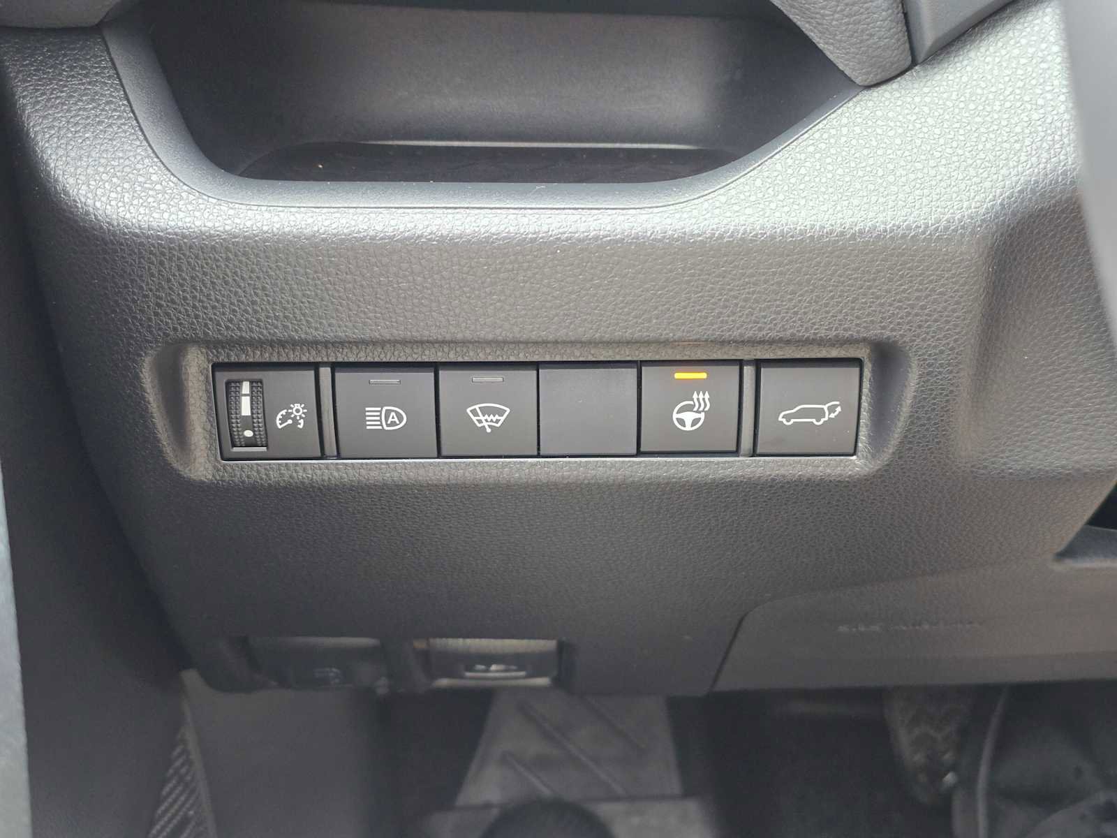 Certified 2020 Toyota RAV4 XLE Premium image 30