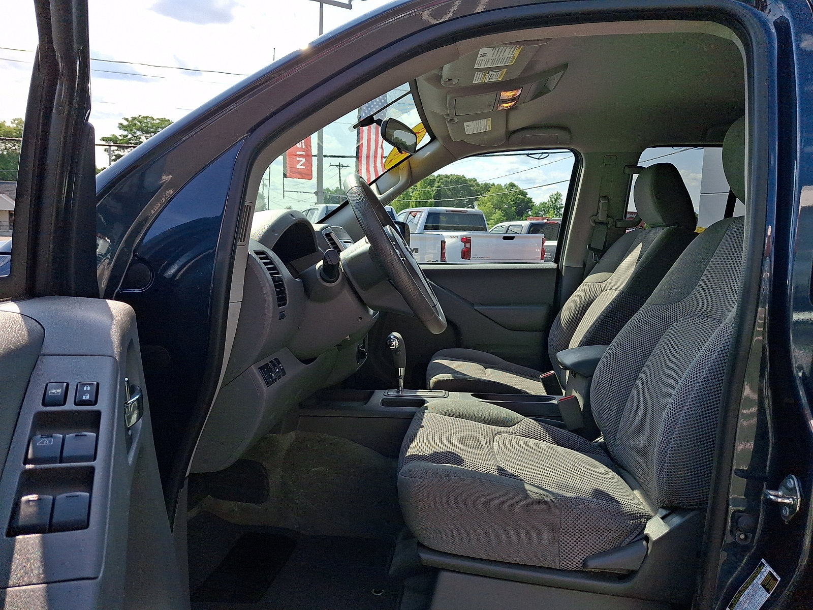 Used 2018 Nissan Frontier SV AWD/4WD image 14