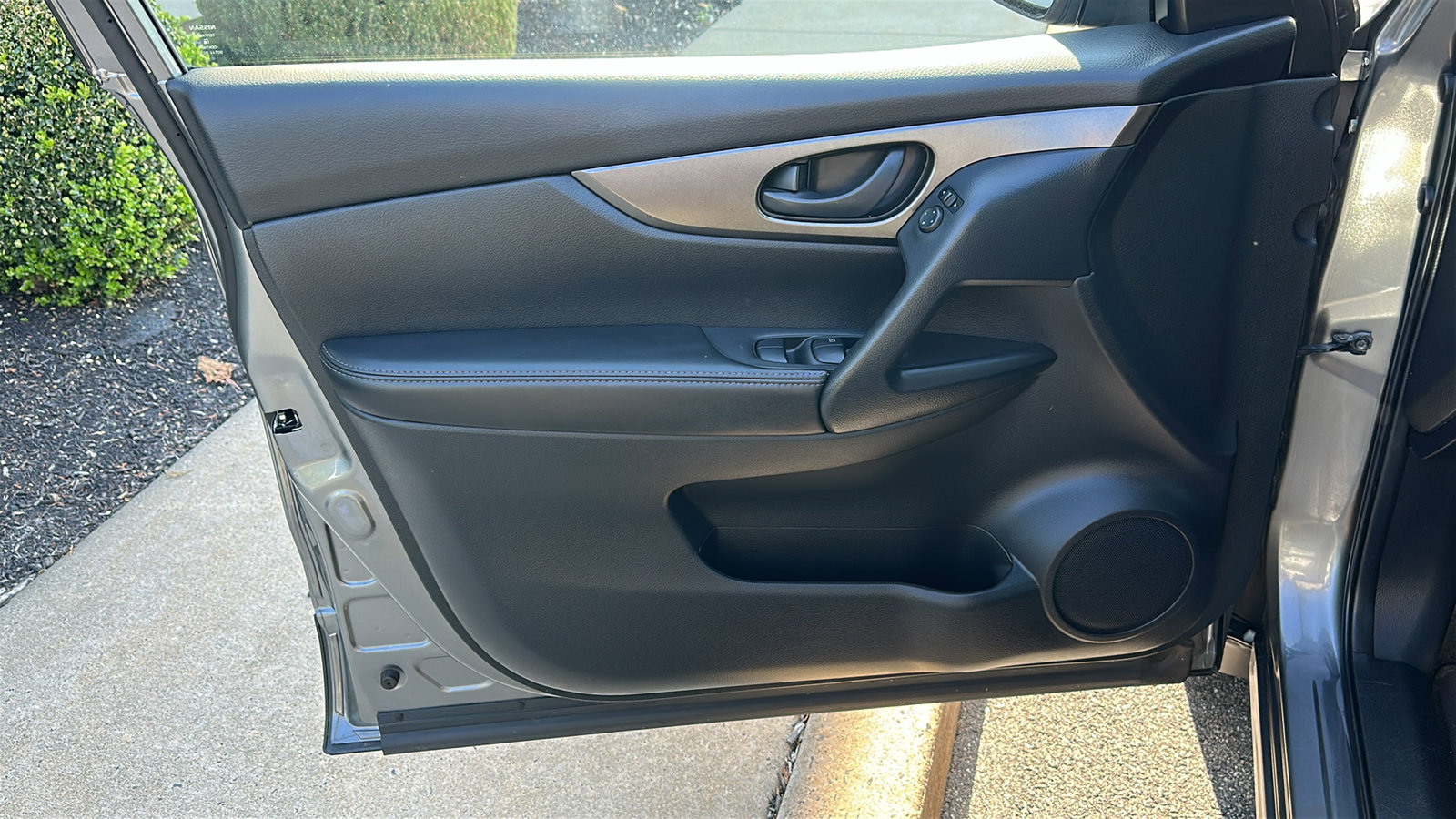 Used 2020 Nissan Rogue Sport S AWD/4WD image 13