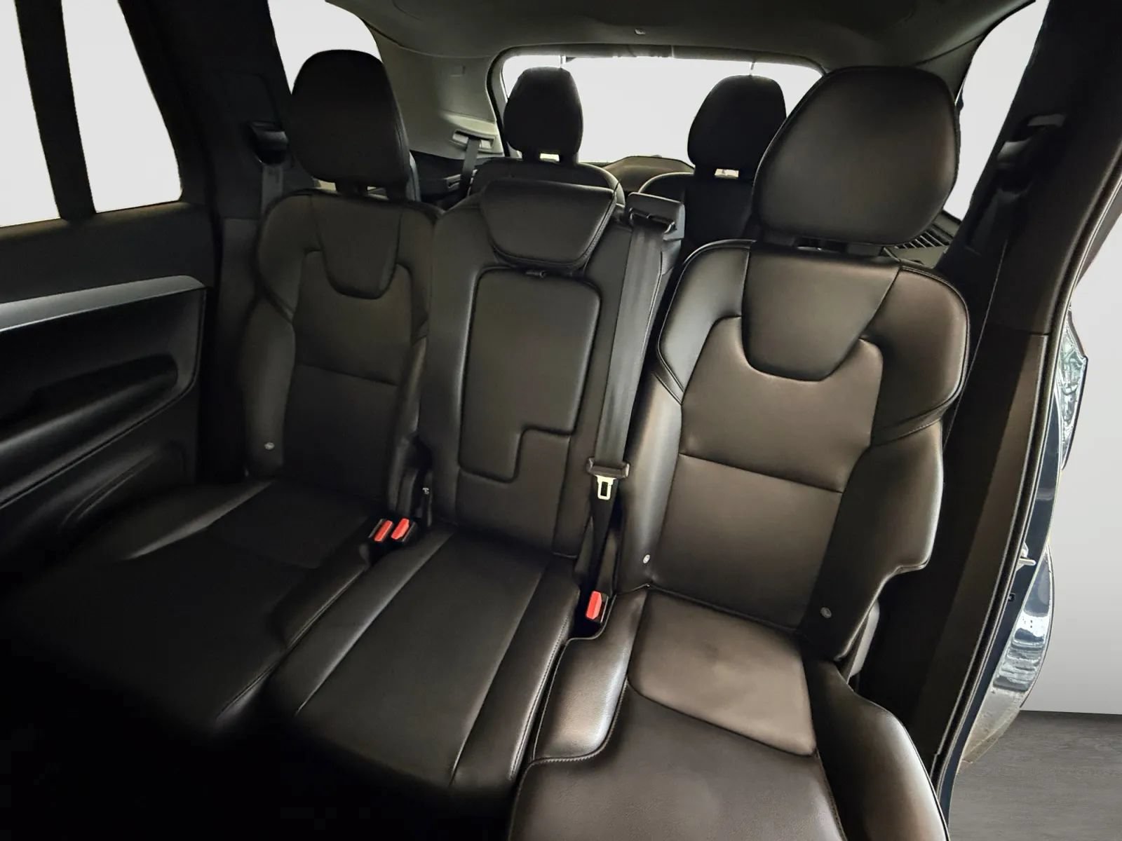 Used 2022 Volvo XC90 T5 Momentum w/ Climate Package AWD/4WD image 15