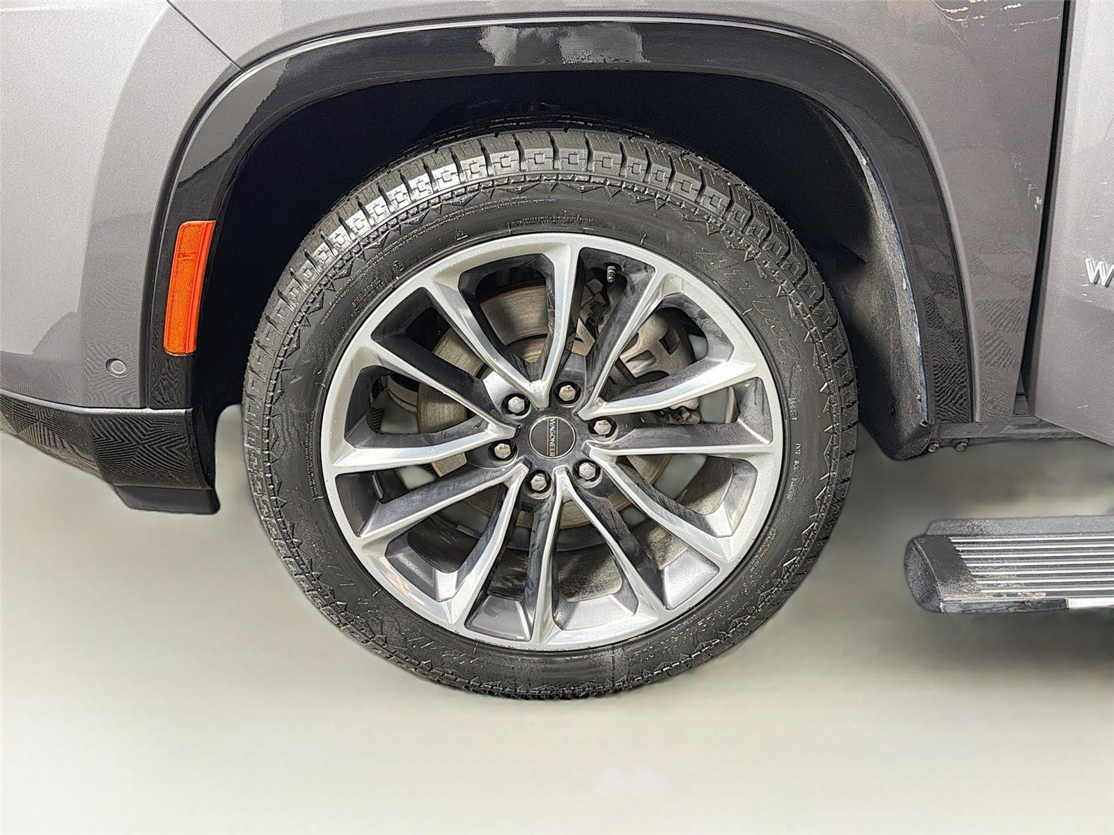 Used 2024 Jeep Wagoneer Series III w/ Premium Group I AWD/4WD image 34
