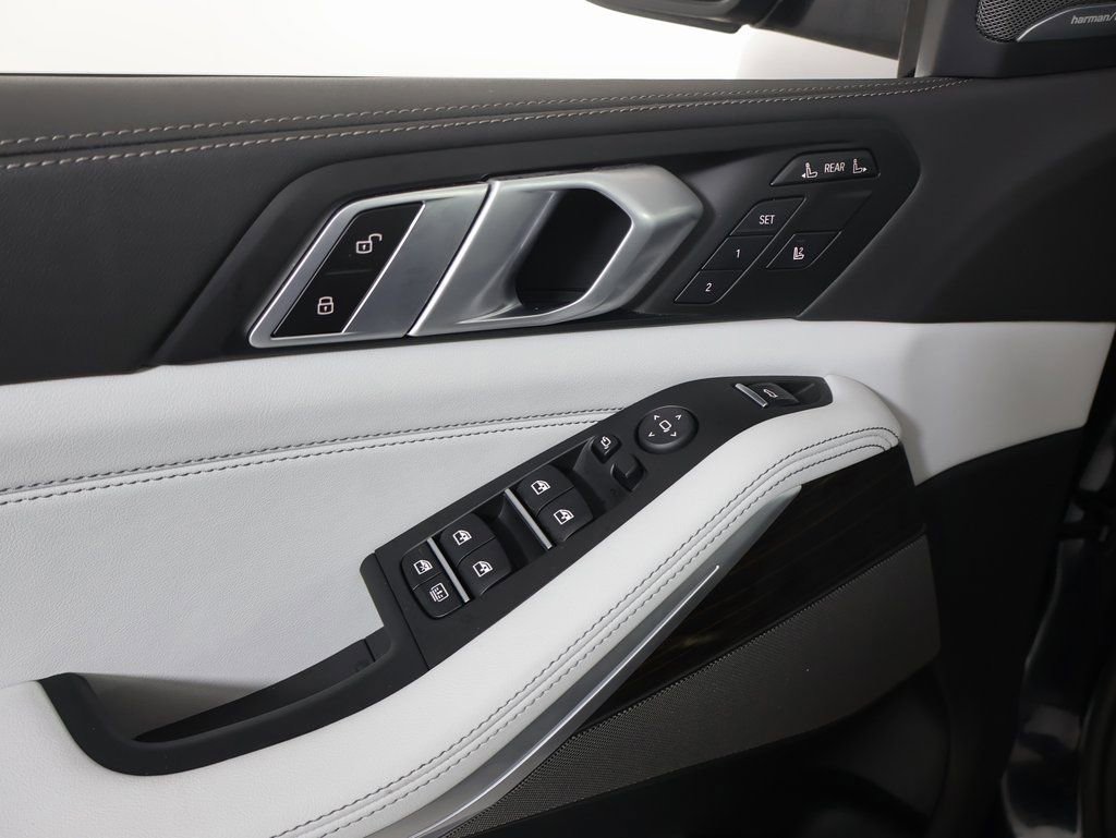 Used 2026 BMW X7 xDrive40i w/ M Sport Package image 23