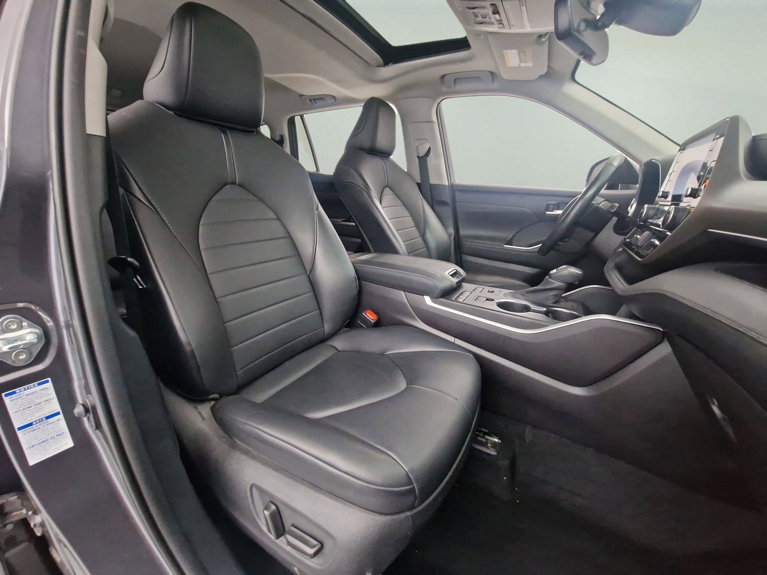 Used 2021 Toyota Highlander XLE image 35