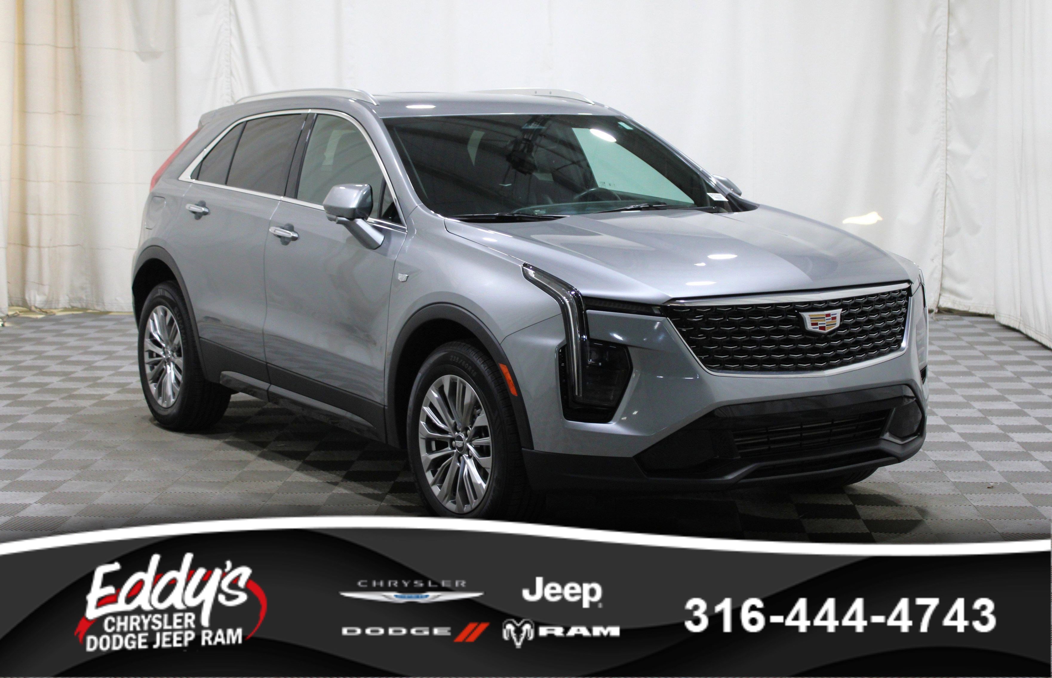Used 2025 Cadillac XT4 Premium Luxury image 1