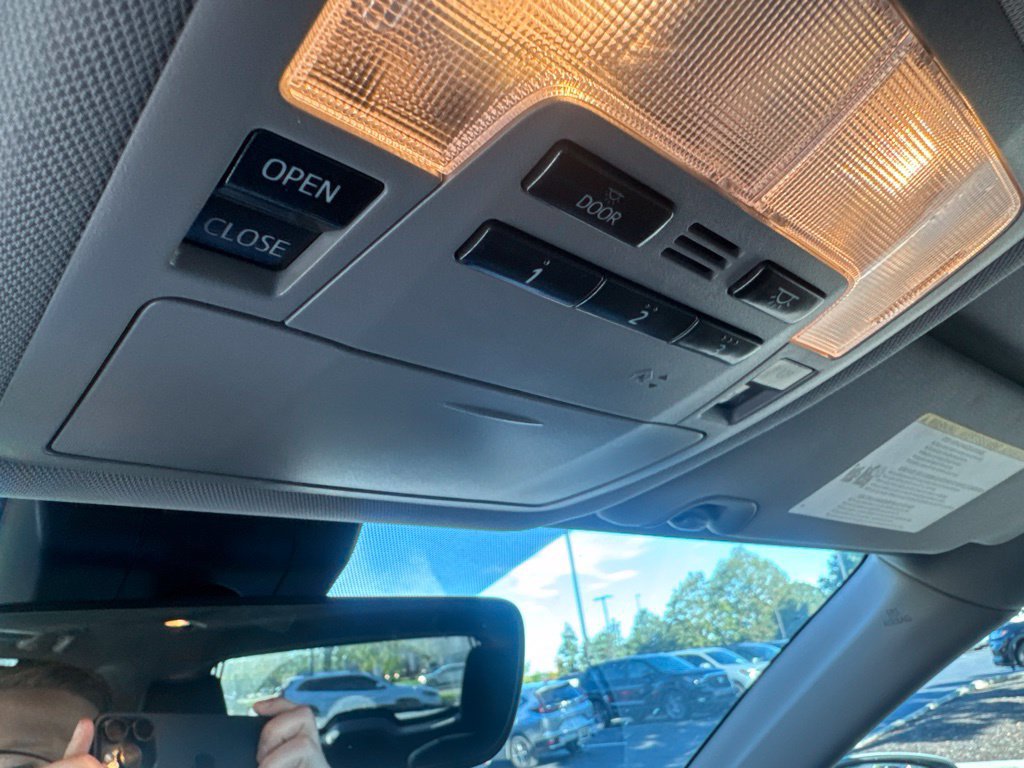 Used 2018 Toyota Highlander XLE AWD/4WD image 22