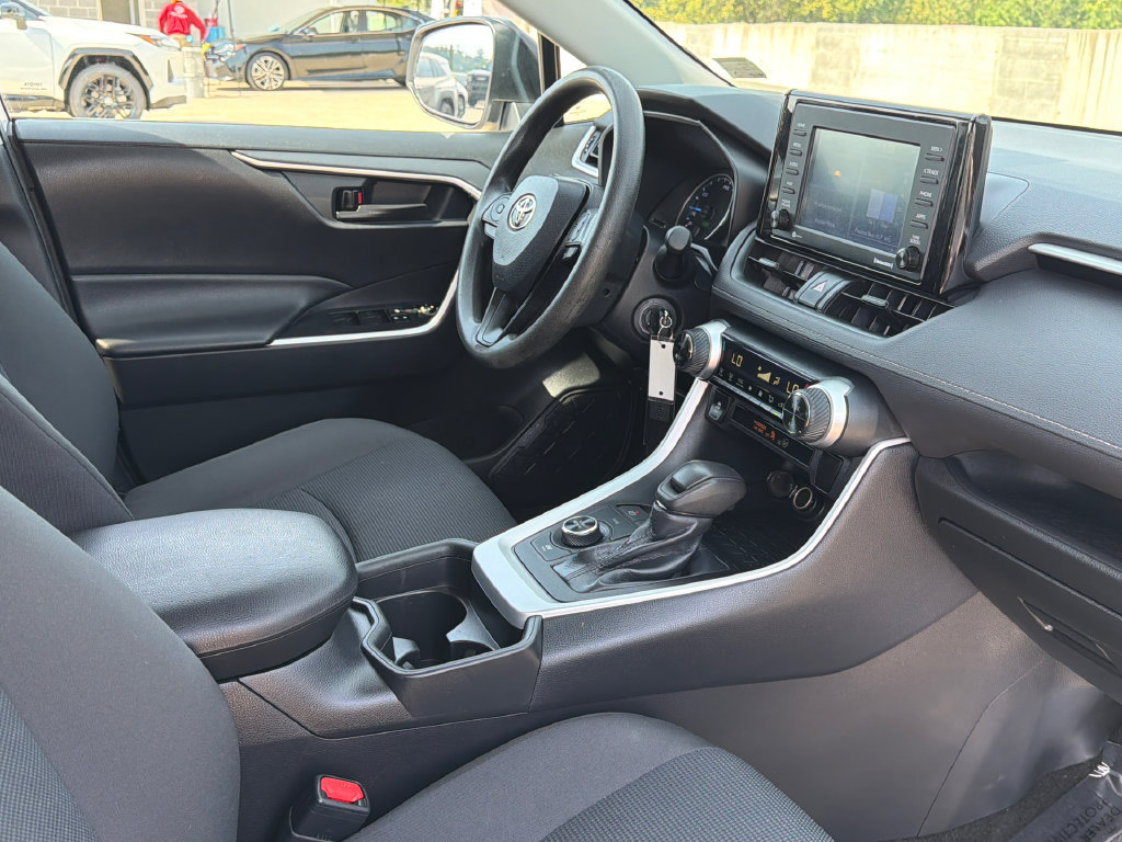 Used 2021 Toyota RAV4 LE AWD/4WD image 12