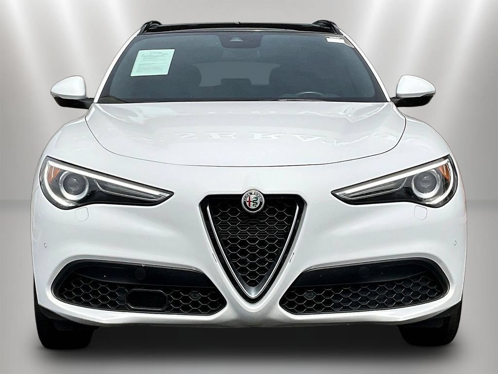 Used 2023 Alfa Romeo Stelvio Ti AWD/4WD image 2
