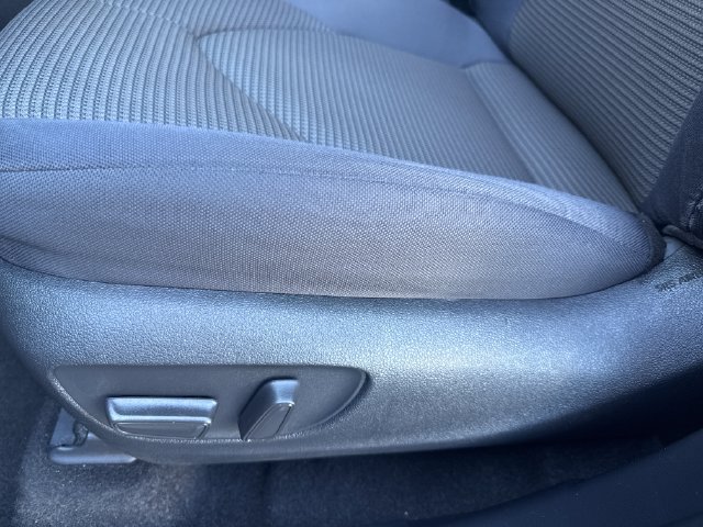 Used 2024 Toyota Highlander LE AWD/4WD image 29
