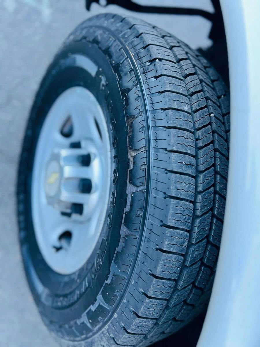 Used 2013 Chevrolet Express 2500 image 19