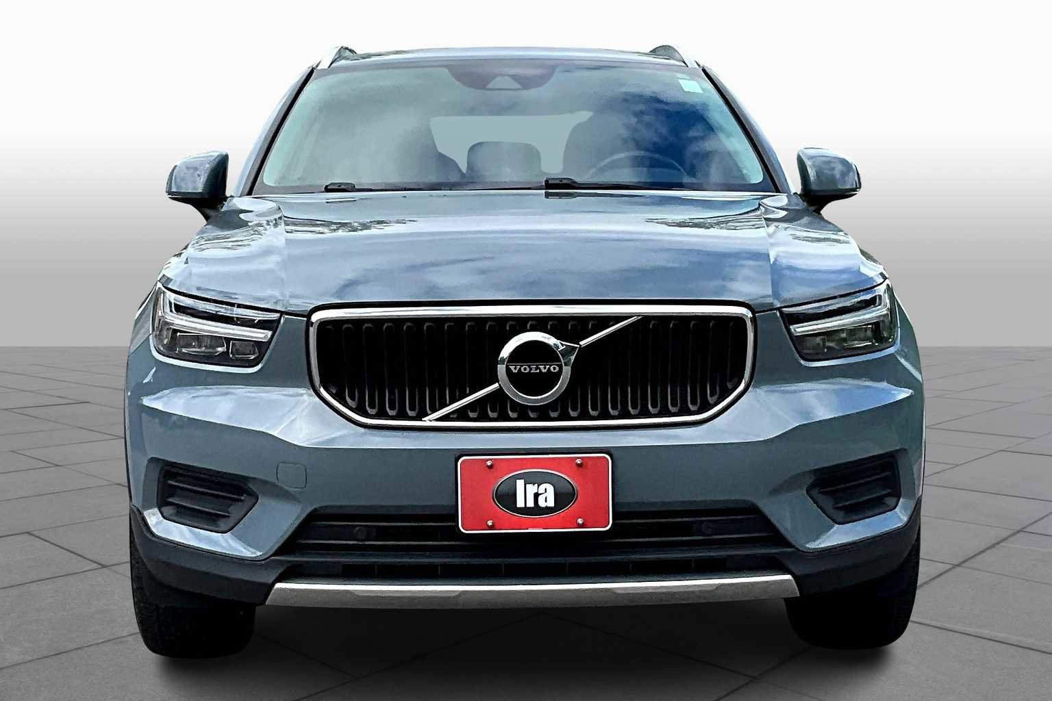 Certified 2022 Volvo XC40 T5 Momentum image 3