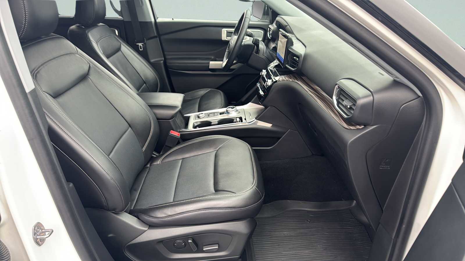 Used 2022 Ford Explorer Limited w/ Equipment Group 301A image 30