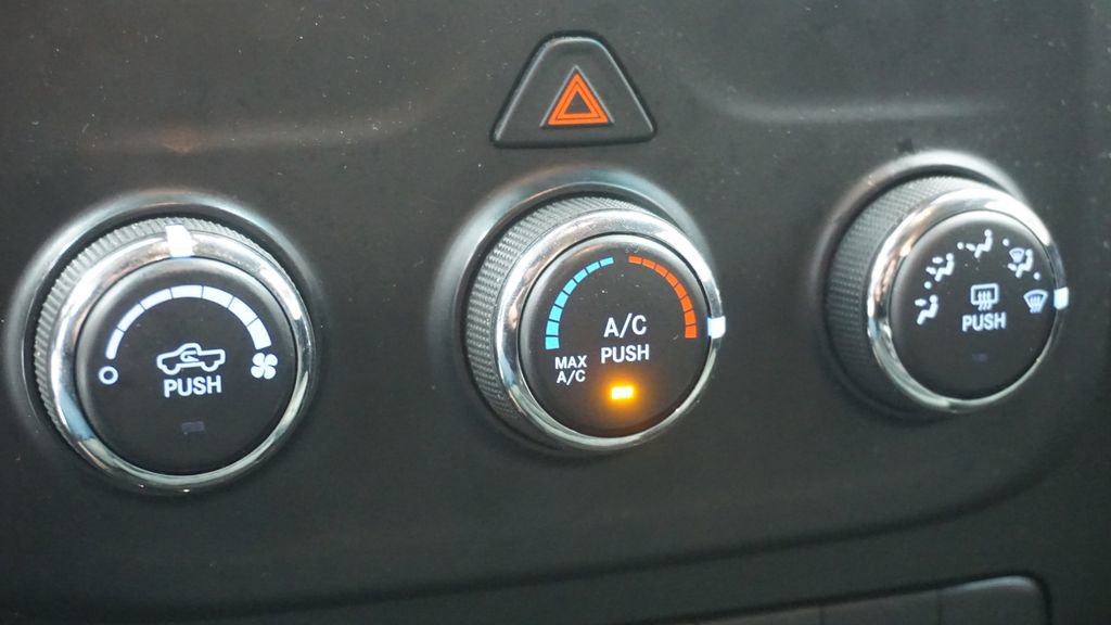 Used 2016 RAM 1500 Express image 32