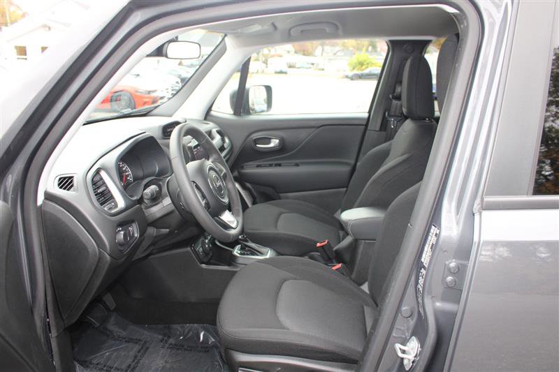 Used 2023 Jeep Renegade Latitude image 11