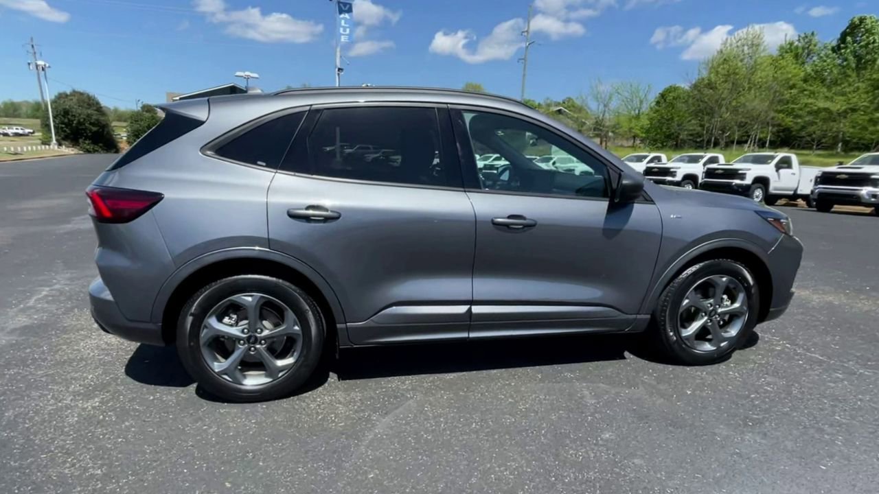 Used 2024 Ford Escape ST-Line w/ Tech Pack #1 FWD image 9