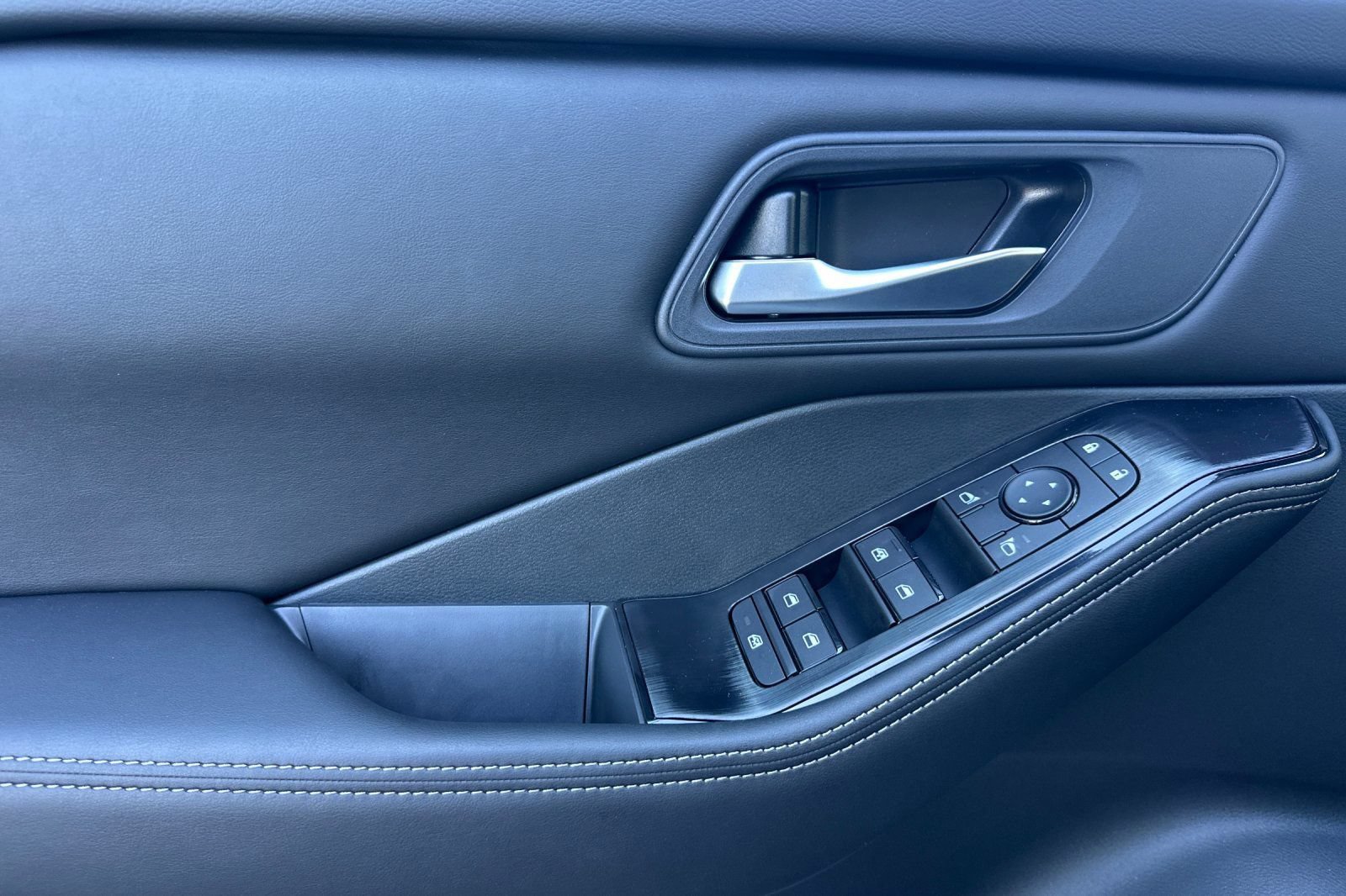 New 2026 Nissan Rogue SV FWD image 12