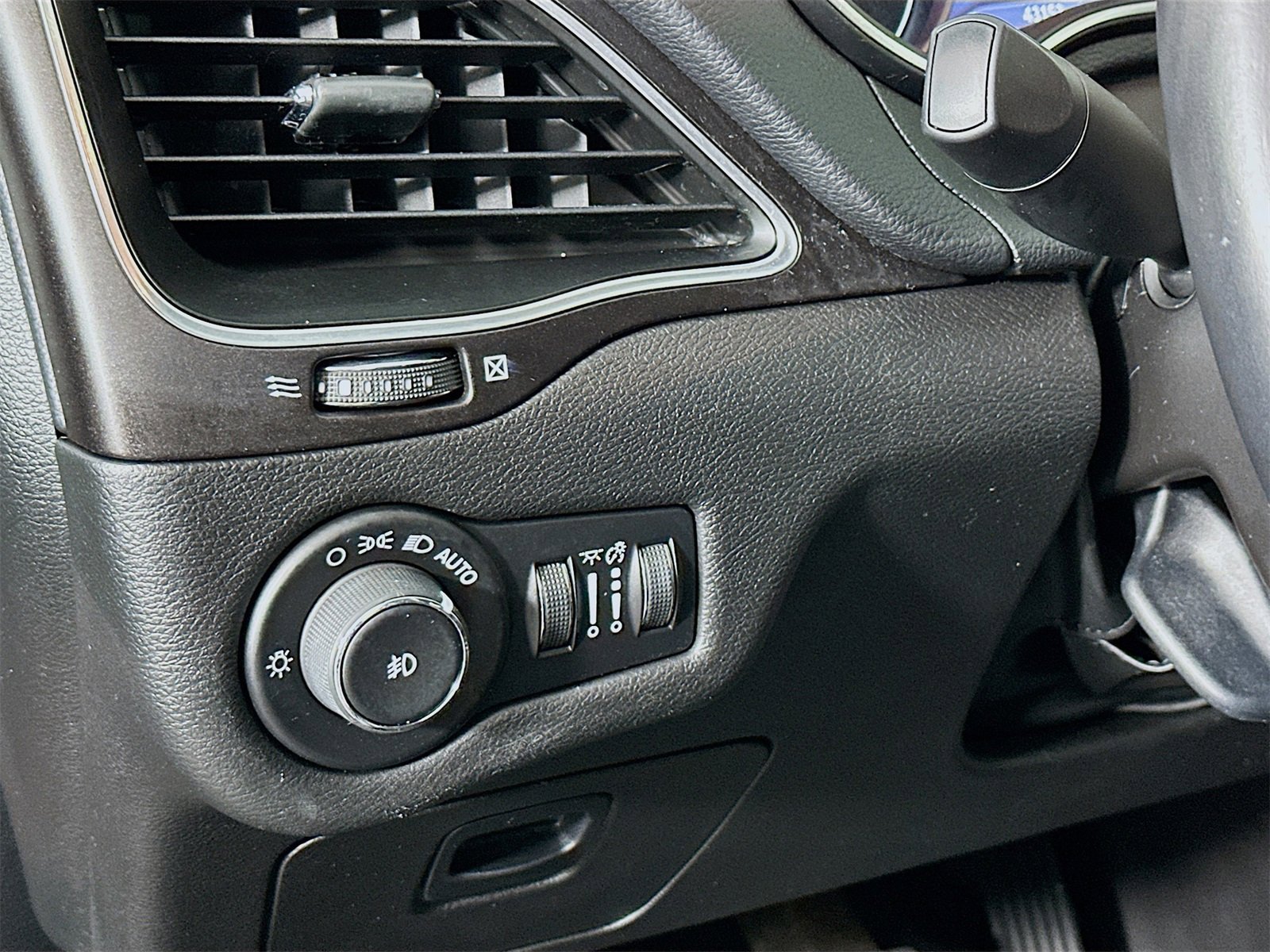 Used 2020 Jeep Cherokee Trailhawk w/ Cold Weather Group image 10