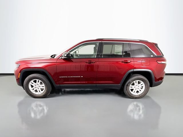 Used 2023 Jeep Grand Cherokee Laredo AWD/4WD image 4