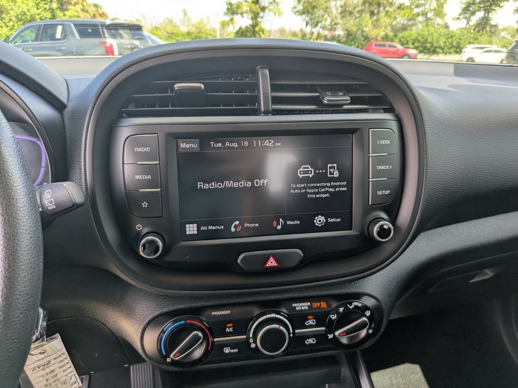 Certified 2025 Kia Soul LX w/ LX Technology Package FWD image 22