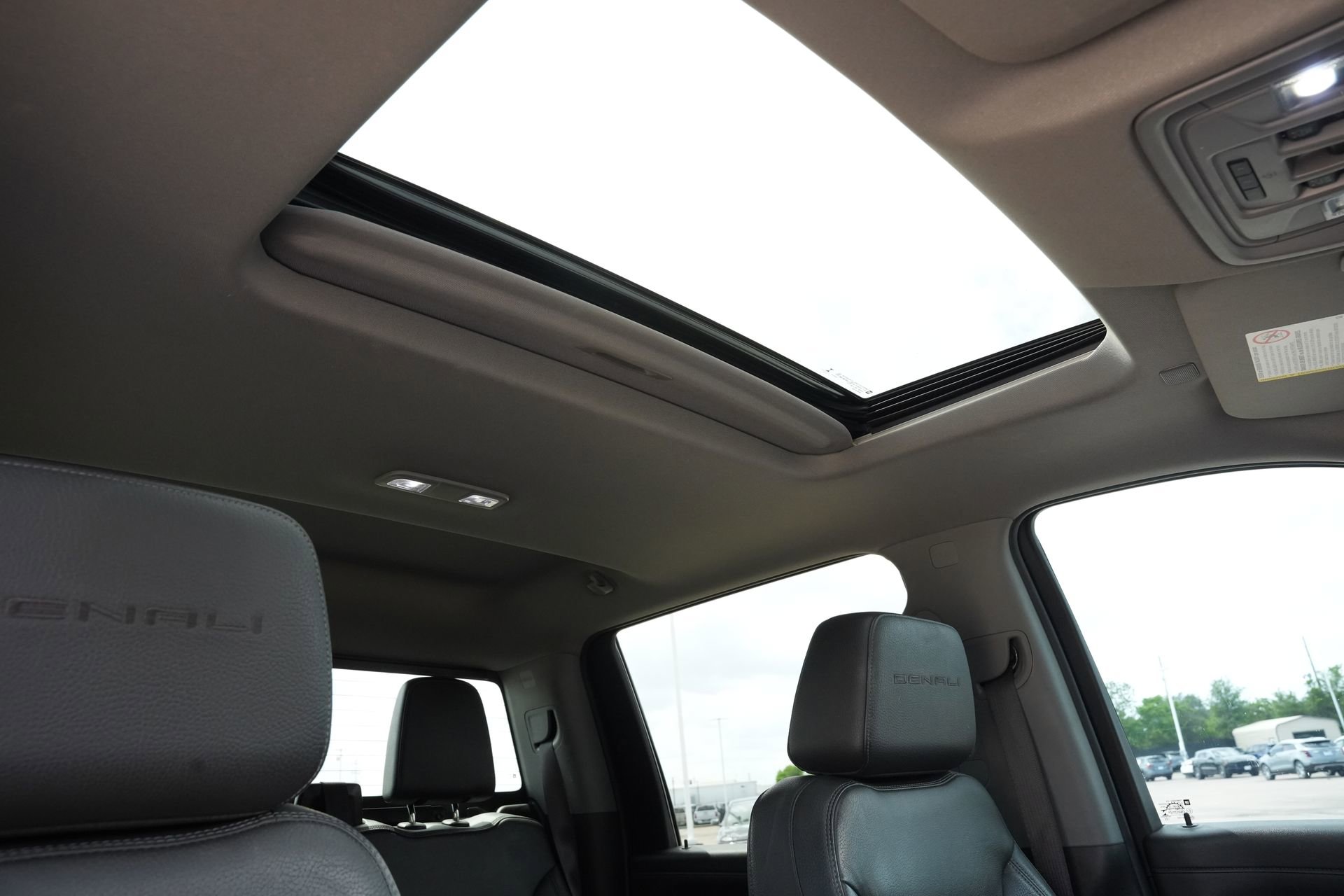 Used 2022 GMC Sierra 3500 Denali w/ Denali Ultimate Package image 21