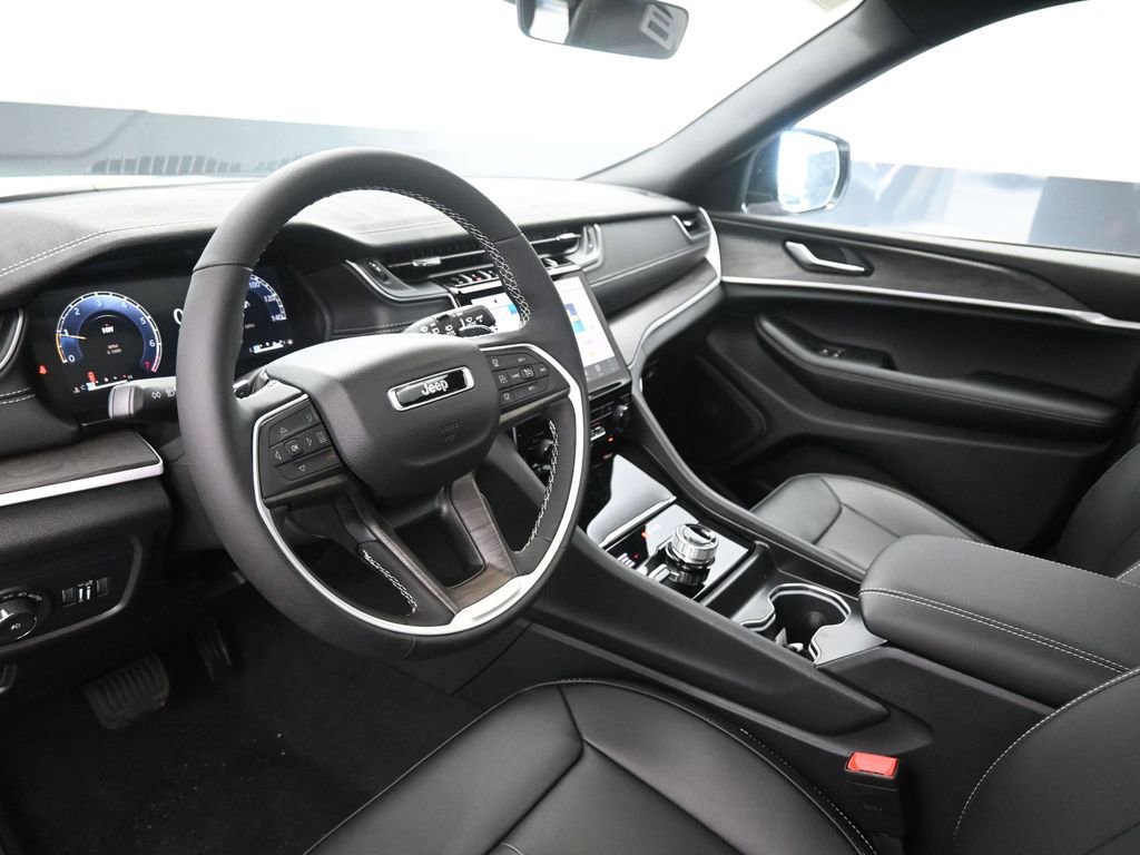 New 2025 Jeep Grand Cherokee Limited w/ Trailer Tow Package image 23