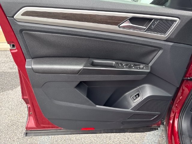 Used 2018 Volkswagen Atlas SEL AWD/4WD image 18