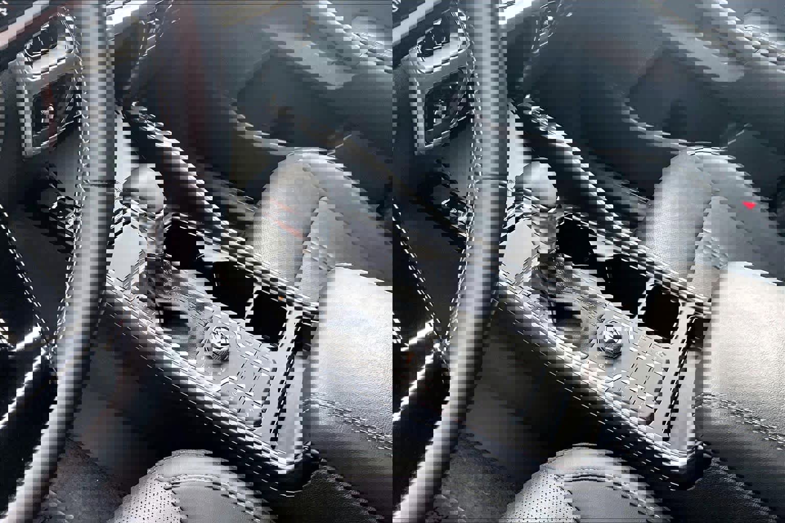 Used 2021 Kia Sorento S image 16