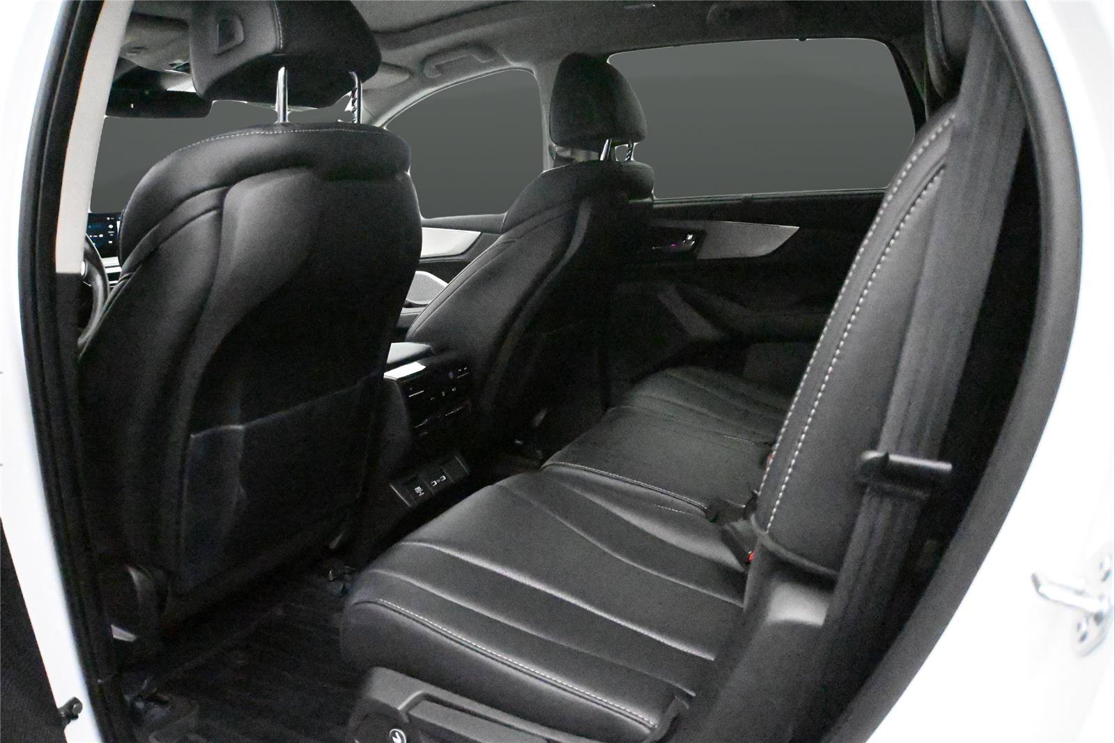 Certified 2024 Acura MDX SH-AWD w/ Technology Package image 9
