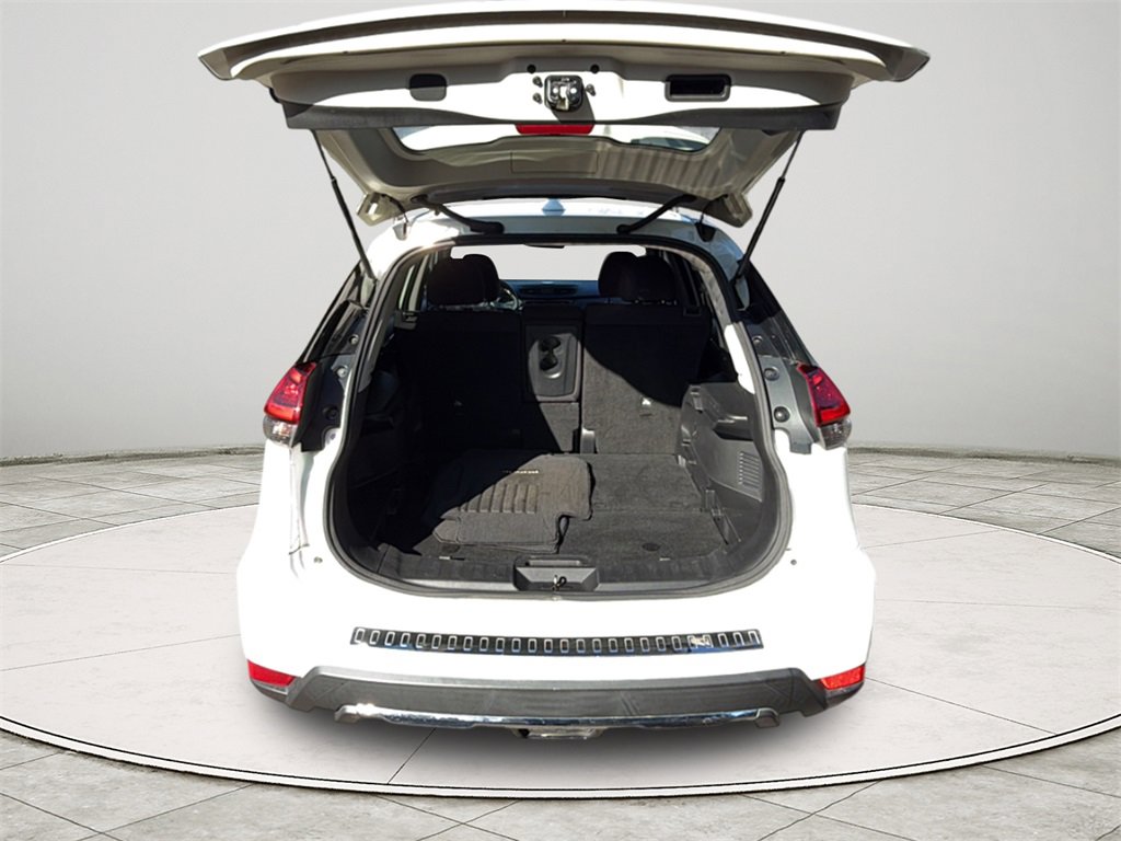 Used 2017 Nissan Rogue SV image 12