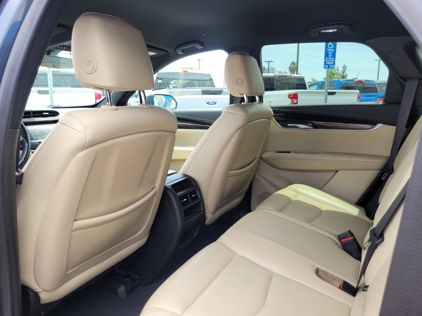 Used 2019 Cadillac XT5 FWD image 14