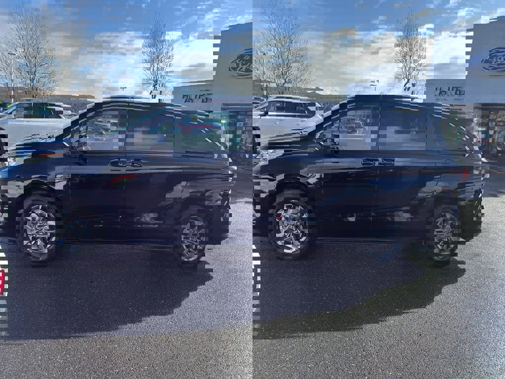 Used 2024 Toyota Sienna LE image 7