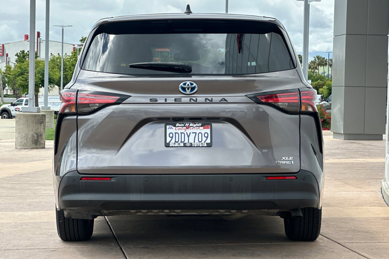 Certified 2022 Toyota Sienna XLE FWD image 6