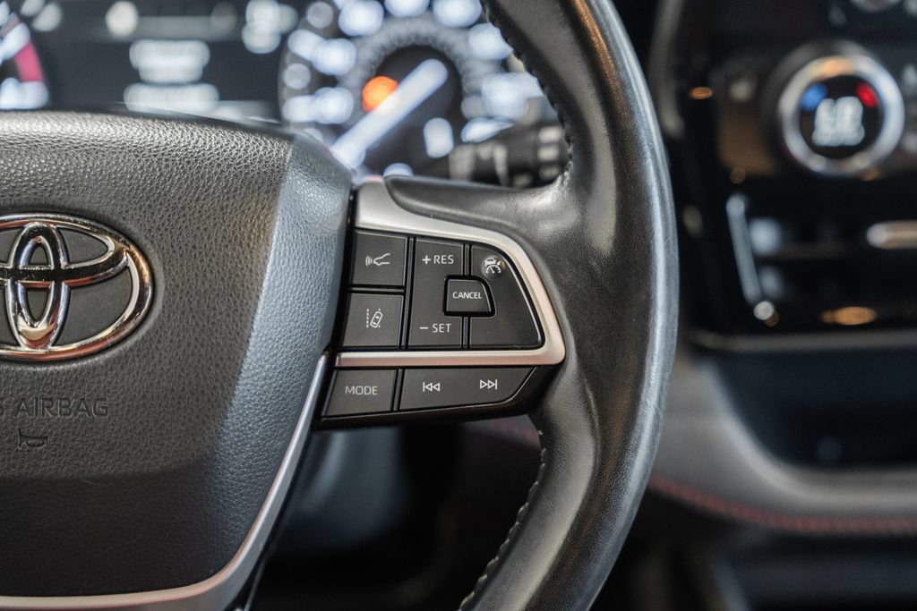 Used 2022 Toyota Highlander XSE AWD/4WD image 21