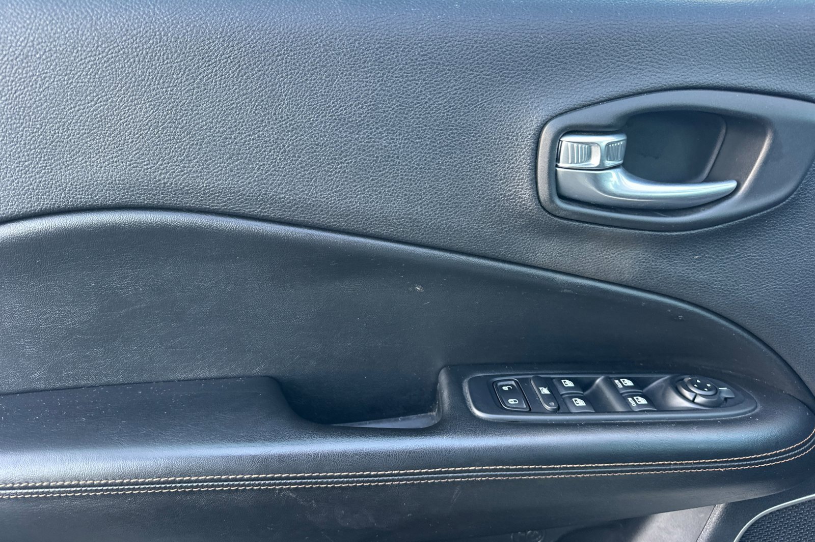 Used 2021 Jeep Compass Limited image 10