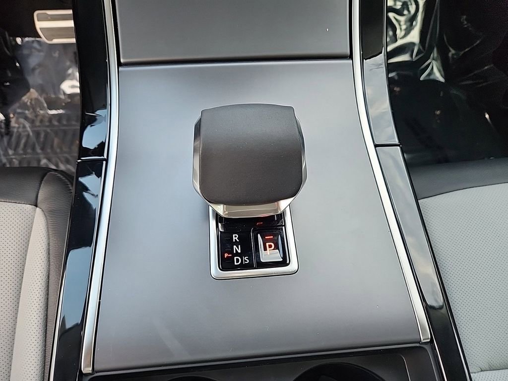New 2025 Land Rover Range Rover Evoque Dynamic SE image 16