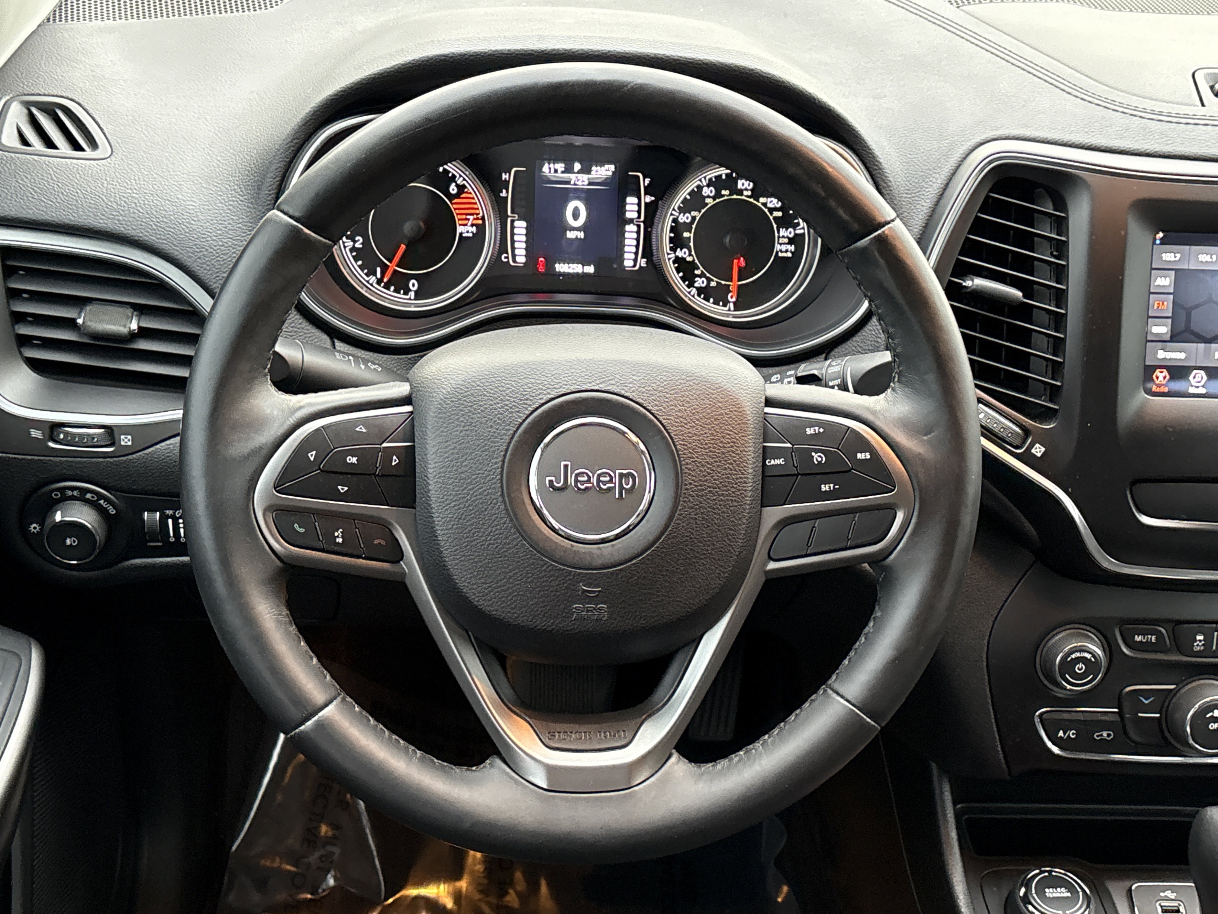 Used 2019 Jeep Cherokee Latitude Plus image 21